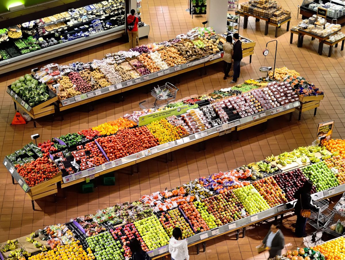NOs formations Vente & Commerce répondent à un besoin de nos partenaires de la grande distribution NOs formations Vente & Commerce répondent à un besoin de nos partenaires de la grande distribution