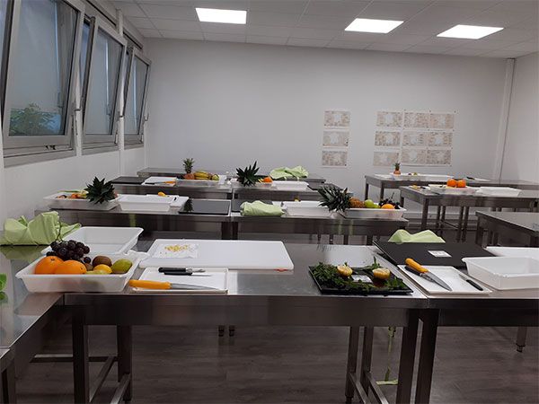 Laboratoire pour les cours de pratique à l'EMAC Rungis Laboratoire pour les cours de pratique à l'EMAC Rungis